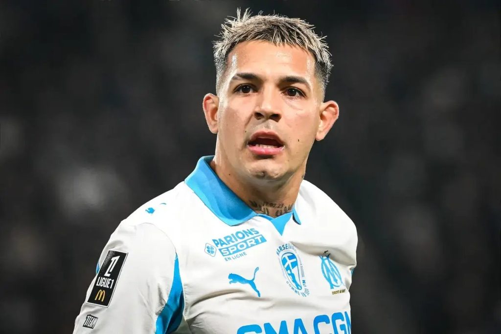 Bayer Leverkusen em negociações com marseille por Facundo Medina