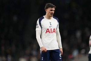 “Benfica moves for João Palhinha after Tottenham exit.”