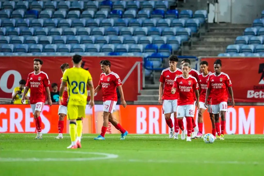Benfica vence Villarreal por 2-0 com exibição de destaque dos locais
