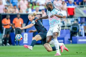 “Besiktas is negotiating Lukaku with Napoli, but is only offering half of the requested amount.”