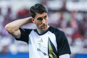 Besiktas quer convencer Vlahovic com oportunidade de jogar ao lado de Salah