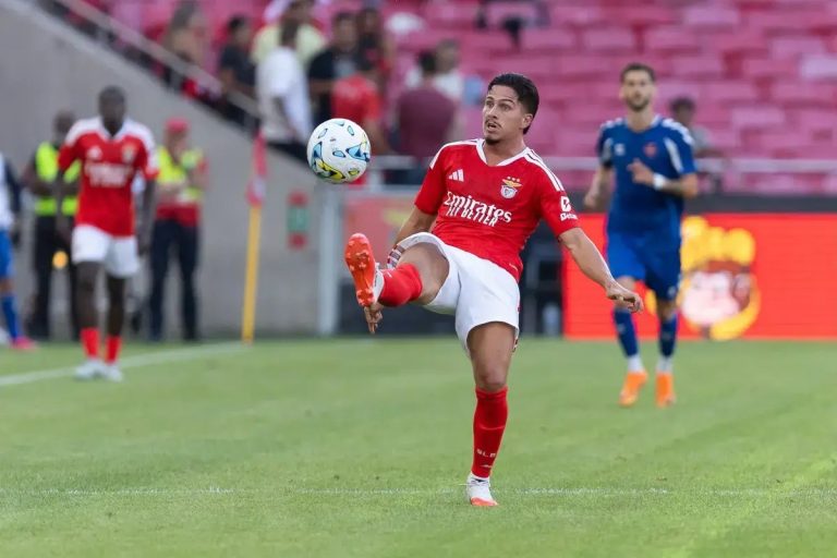 Betis moves forward to sign Franjo Ivanovic from Benfica.