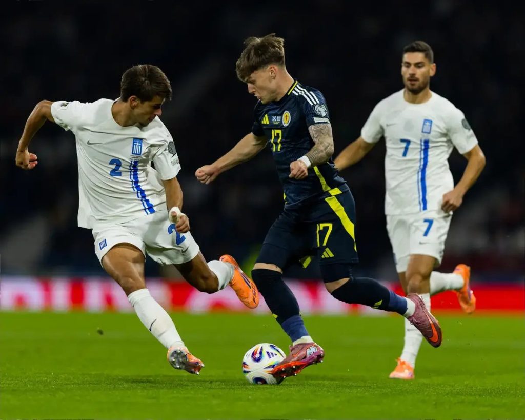 Borussia Dortmund garante Karetsas por 32 milhões de euros