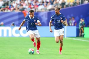 Bradley Barcola is a priority for Liverpool, according to Fabrizio Romano.