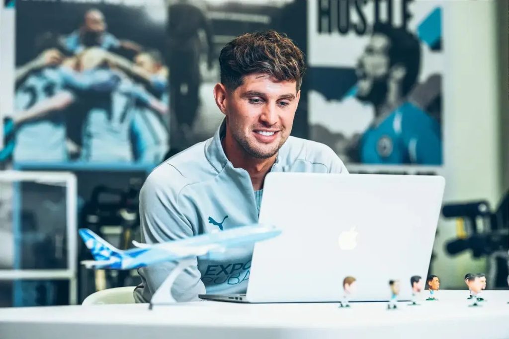 Chelsea entra na corrida por John Stones após saída do city