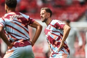 Chelsea interessado em contratar Jordan Henderson e Daniel Welbeck