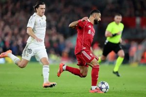 Chelsea oferece 21 milhões por Alvaro Carreras a pedido de Xabi Alonso