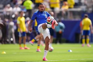 Chelsea pede 75 milhões por Malo Gusto, oferta do Man City considerada alta