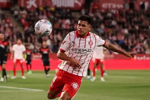 Claudio Echeverri pode regressar ao River Plate após empréstimos falhados