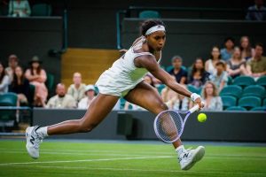 Coco Gauff chega aos quartos-de-final de Wimbledon em clara desvantagem