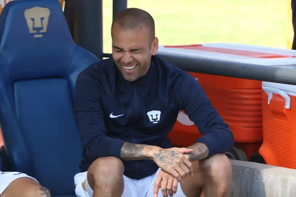 Dani Alves preferia a prisão a ganhar milhões a jogar futebol