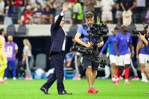 Deschamps prepara última partida à frente da seleção francesa sem lágrimas
