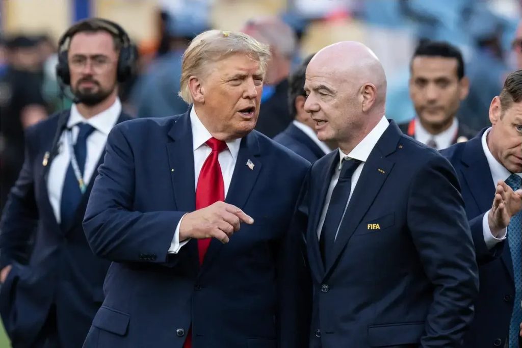 Donald Trump enfrenta vaias e polémicas no mundial