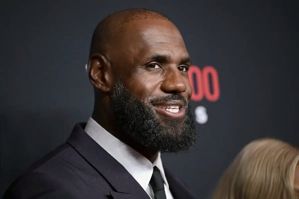 Donald Trump insinua que LeBron James pode ser racista em polémica declaração