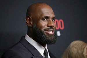 Donald Trump insinua que LeBron James pode ser racista em polémica declaração