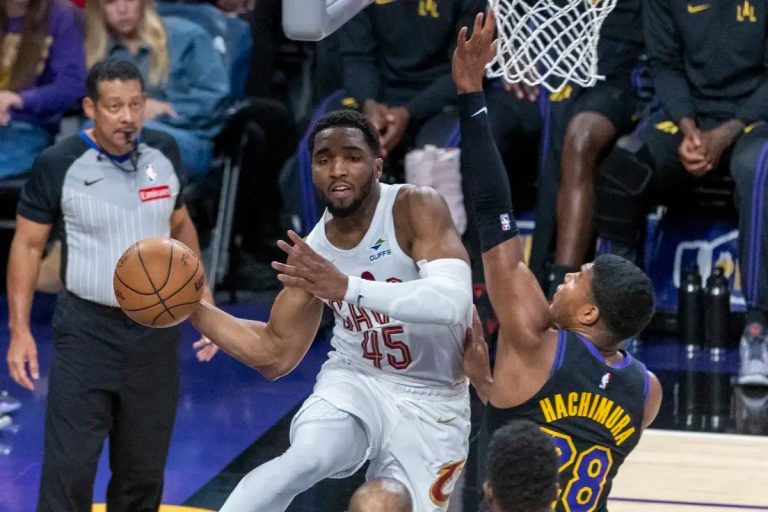 Donovan Mitchell re-signs with the Cavaliers for 4 years and 273 million dollars.