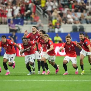 Egypt makes history by eliminating Australia in penalties and advances in the World Cup.