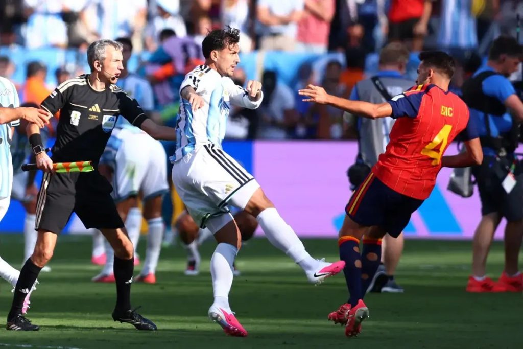 FIFA abre investigação a Argentina após confrontos na final do mundial