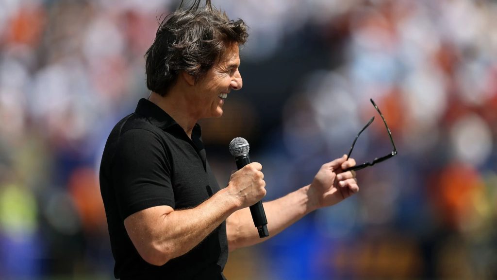Final do Mundial 2026 abre com taça em mala Louis Vuitton e discurso de Tom Cruise
