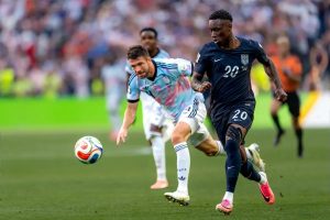 Folarin Balogun e a polémica do cartão vermelho na seleção dos EUA