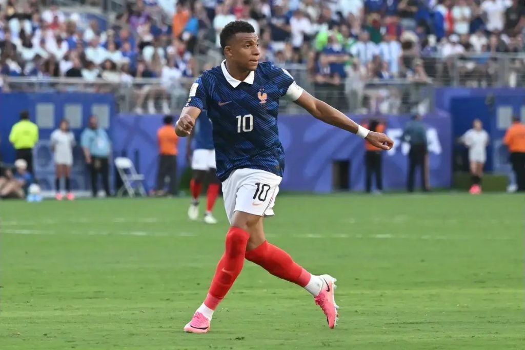“France seeks third world title against the surprising Paraguay.”