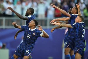 “French suspicious of the Argentine refereeing team at the World Cup.”