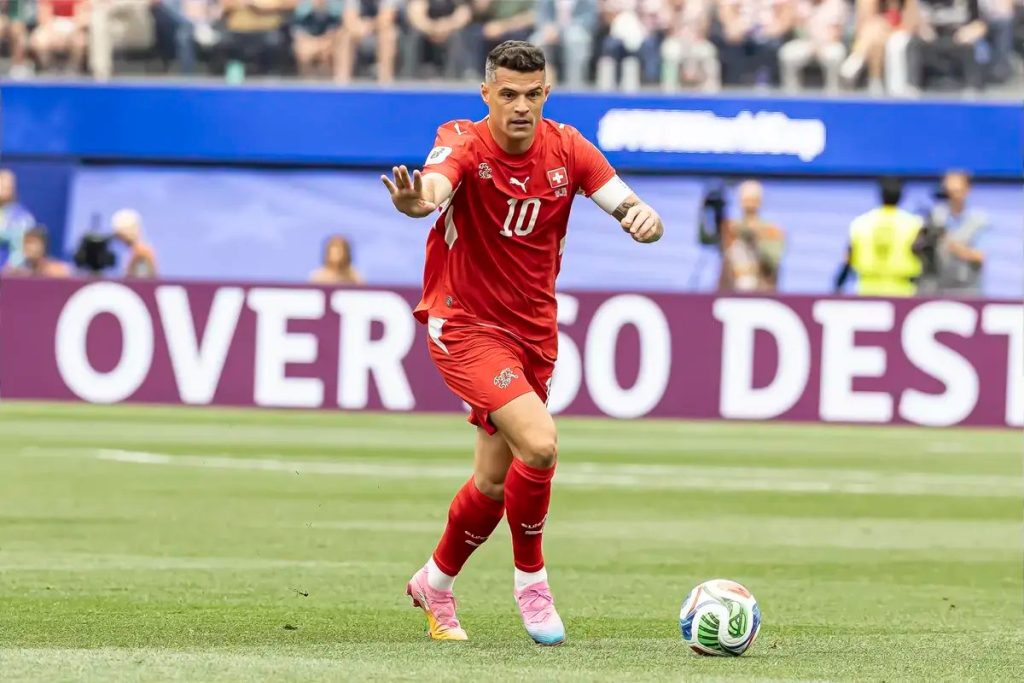 Granit Xhaka rejeita Chelsea e mantém-se no Sunderland até 2028