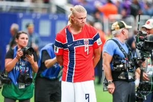 “Haaland makes history by eliminating Brazil from the World Cup with two decisive goals.”