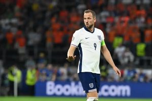 “Harry Kane set to renew with FC Bayern despite interest from Barcelona.”