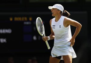 Iga Swiatek dominates Pliskova and advances to the third round at Wimbledon.
