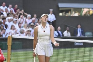 Krejcikova eliminates Roland Garros champion Andreeva in an epic duel at Wimbledon.