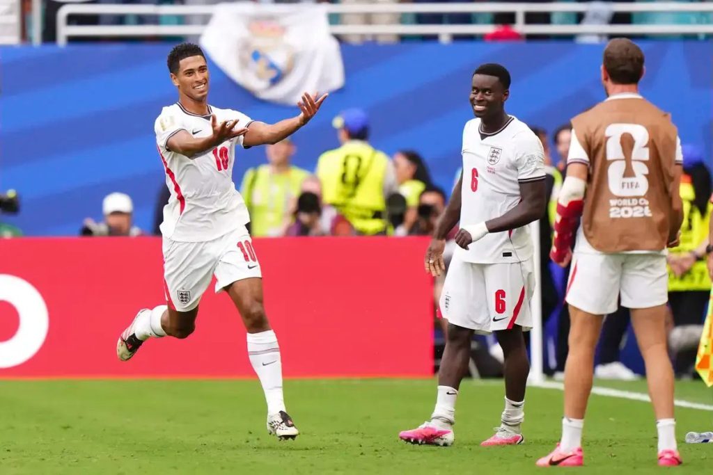 Inglaterra vence França e assegura terceiro lugar num jogo com 10 golos