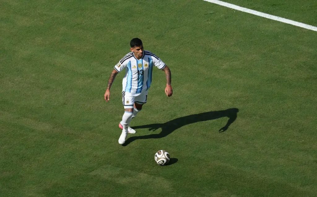 Inter Milan quer contratar Cristian Romero ao Tottenham no verão