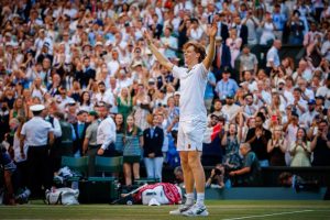 Jannik Sinner é visto como versão evoluída de Novak Djokovic