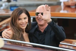 Jeff Bezos abordado para investir no Liverpool em consórcio