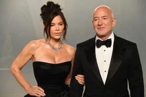 Jeff Bezos perto de comprar parte do Liverpool fc