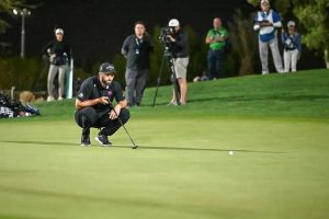 Jon Rahm apela a regras mais duras para combater ritmo lento no golfe