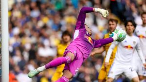 Karl Darlow explica escolha por Manchester United em vez de Leeds