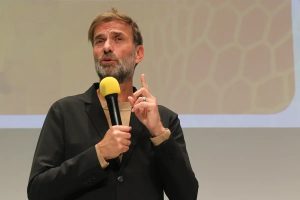 “Klopp reveals failed negotiations for De Bruyne and Mané at Dortmund.”