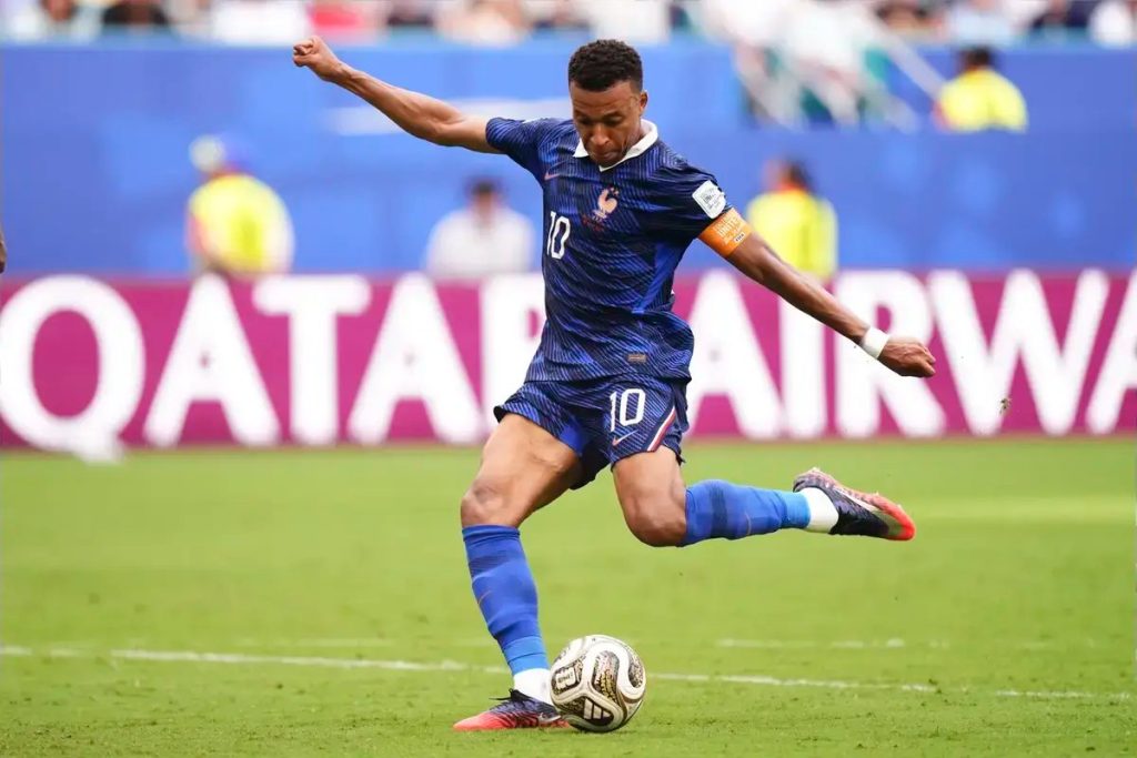 Kylian mbappé supera recorde de golos de Messi no mundial com 22 golos