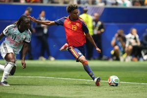 Lamine Yamal domina duelos frente a Kylian Mbappe antes do mundial
