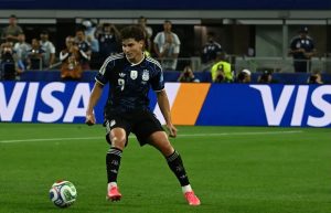 “Laporta remains firm in the battle for Julián Álvarez with Atlético.”
