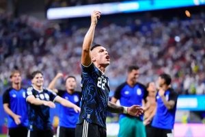 “Lautaro Martinez and Nico Paz on the bench in the 2026 World Cup final.”