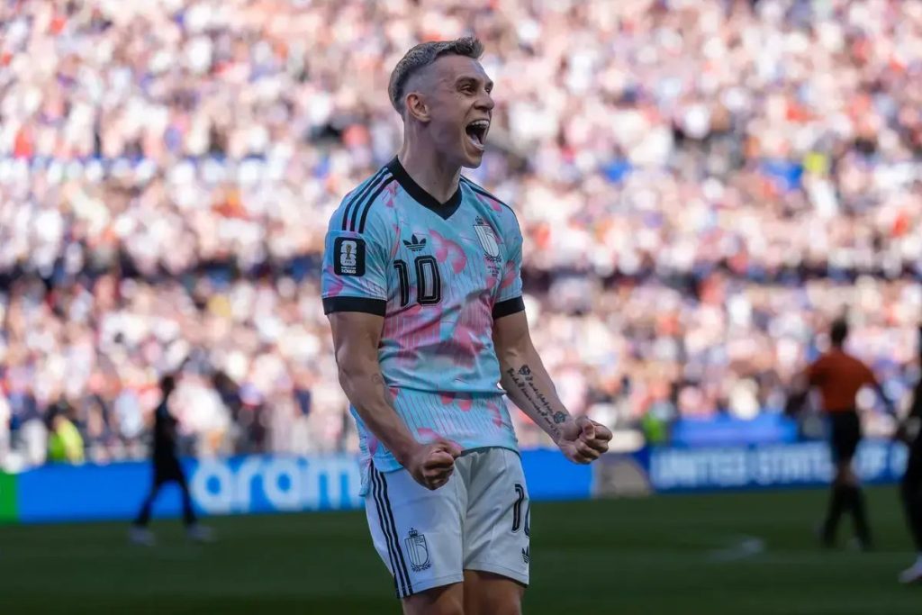 Leandro Trossard troca Arsenal pelo Besiktas por 17 milhões de libras