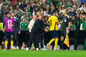 “Prestianni once again punishes Hincapié, sent off in Mexico-Ecuador.”