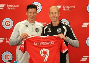 Lewandowski questiona uso de ‘soccer’ na sua apresentação no Chicago Fire