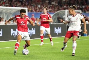 Liverpool mantém sequência perfeita com vitória justa sobre Wrexham