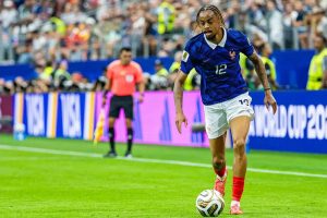 Liverpool perto de contratar Bradley Barcola por 100 milhões de euros