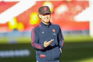 Liverpool pondera troca de Harvey Elliott por Adam Wharton com Crystal Palace
