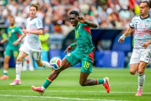 Man united favoritos para contratar Ismaila Sarr, Arsenal deve seguir